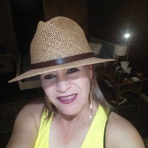 Meet your Posher, Dora cardenas